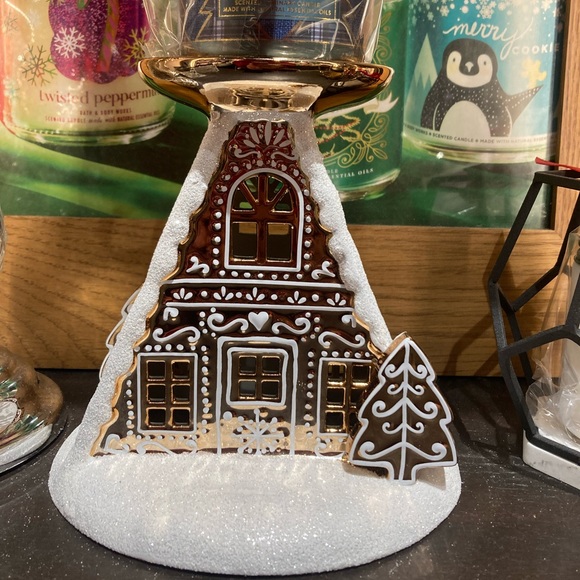 Bath & Body Works Accents Bbw Lightup Gingerbread House Pedestal